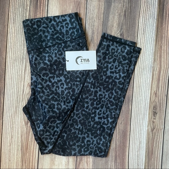 ZYIA Pants - ZYIA Stone leopard scrunchy light n luxe 7/8 leggings size 12 NWTB